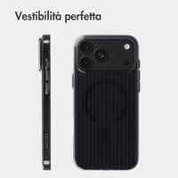 Accezz Cover Lite con MagSafe | Fluted | Apple iPhone 18 Pro Max / 17 Pro Max - Nero