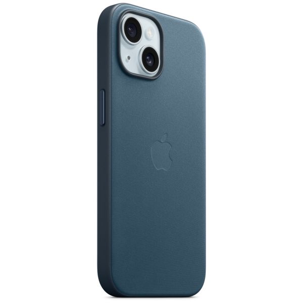 Apple Cover Posteriore FineWoven con MagSafe Apple iPhone 15 - Pacific Blue