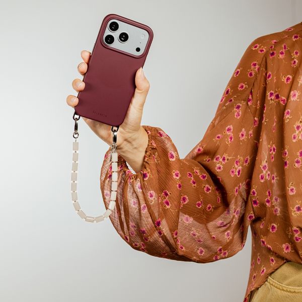 Selencia Cover posteriore Rivièra con MagSafe con ganci rimovibili Samsung Galaxy S26 - Bold Burgundy