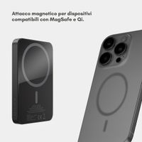 Selencia Vivid Powerbank 5.000 mAh - MagSafe e Qi - Nero / Choco Flower Pop