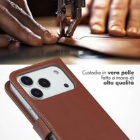 Selencia Cover a libro in vera pelle Apple iPhone 17 Pro - Marrone chiaro