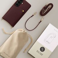 Selencia Cover per telefono Nova con cordino e portacarte Samsung Galaxy S26 - Bold Burgundy