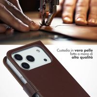Selencia Cover a libro in vera pelle Apple iPhone 17 Pro - Marrone