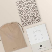 Selencia Libreria Sabi con stampa leopardata Apple iPad 9 (2021) 10.2 pollici / iPad 8 (2020) 10.2 pollici / iPad 7 (2019) 10.2 pollici - Soft Ivory