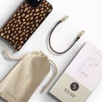 Selencia Nova cover posteriore in vera pelle con portacarte Apple iPhone 15 - Fawn Chic