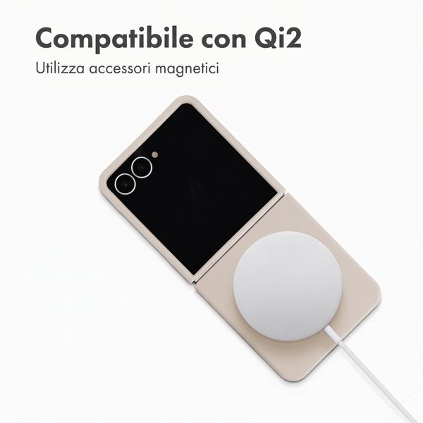 Accezz Cover in silicone liquido con MagSafe Samsung Galaxy Z Flip 8 - Stone