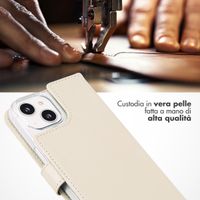 Selencia Cover a libro in vera pelle Apple iPhone 14 - Greige