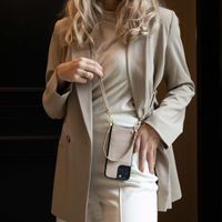 Selencia Cover per telefono Nova Croco con cordino e portacarte Apple iPhone 13 - Beige