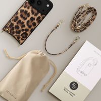 Selencia Cover per telefono Nova con cordino e portacarte Apple iPhone 18 Pro Max / 17 Pro Max - Leopard