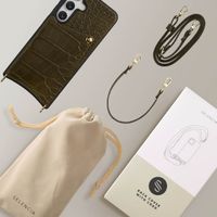 Selencia Cover per telefono Nova Croco con cordino e portacarte Samsung Galaxy S25 / S24 - Dark Olive