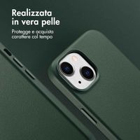 Accezz Cover in Pelle con MagSafe Apple iPhone 15 - Cedar Green