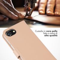 Selencia Cover a libro in vera pelle Apple iPhone 17e / 16e - Dusty Pink