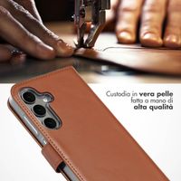 Selencia Cover a libro in vera pelle Samsung Galaxy S25 Plus - Marrone chiaro