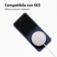Accezz Cover in silicone liquido con MagSafe Samsung Galaxy Z Flip 8 - Blu scuro