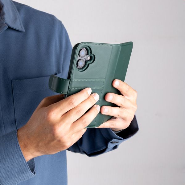 Accezz Cover a libro Edge rimovibile con MagSafe Apple iPhone 18 Pro / 17 Pro - Verde