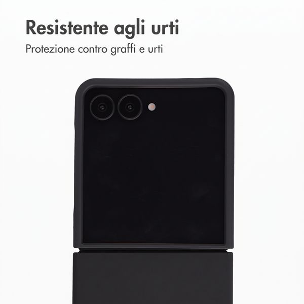 Accezz Cover in silicone liquido con MagSafe Samsung Galaxy Z Flip 8 - Nero