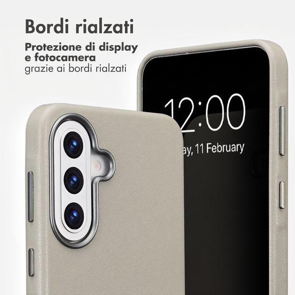 Accezz Cover in Pelle con MagSafe Samsung Galaxy A57 (5G) - Light Grey