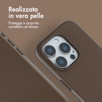 Accezz Cover in Pelle con MagSafe Apple iPhone 15 Pro - Marrone caffè