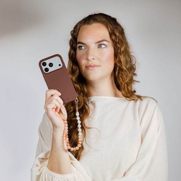 Selencia Cover posteriore Rivièra con MagSafe con ganci rimovibili Samsung Galaxy A37 (5G) - Choco Brown