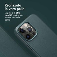 Accezz Cover in pelle 2 in 1 con MagSafe Apple iPhone 15 Pro Max - Cedar Green