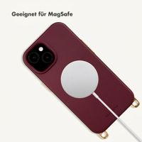 Selencia Rivièra MagSafe Backcover met afneembare haakjes Apple iPhone 15 - Bold Burgundy