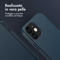 Accezz Cover in Pelle con MagSafe Apple iPhone 12 (Pro) - Nightfall Blue