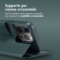 Accezz Cover in pelle 2 in 1 con MagSafe Apple iPhone 15 Pro - Cedar Green