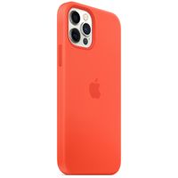 Apple Cover Posteriore in Silicone con MagSafe Apple iPhone 12 (Pro) - Electric Orange