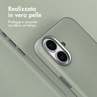 Accezz Cover in Pelle con MagSafe Apple iPhone 16 - Light Grey