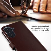 Selencia Cover a libro in vera pelle Samsung Galaxy A57 (5G) - Marrone scuro