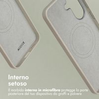 Accezz Cover in Pelle con MagSafe Samsung Galaxy A57 (5G) - Light Grey
