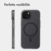 Accezz Cover Lite con MagSafe | Fluted | Apple iPhone 15 - Grigio