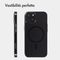 Accezz Cover Lite con MagSafe | Fluted | Apple iPhone 13 - Nero