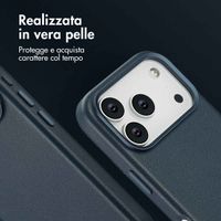 Accezz Cover in Pelle con MagSafe Apple iPhone 17 Pro - Nightfall Blue
