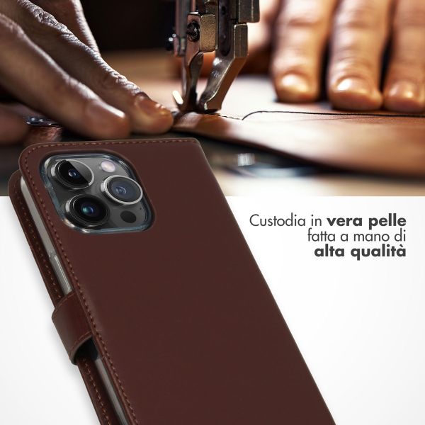 Selencia Cover a libro in vera pelle Apple iPhone 15 Pro Max - Marrone