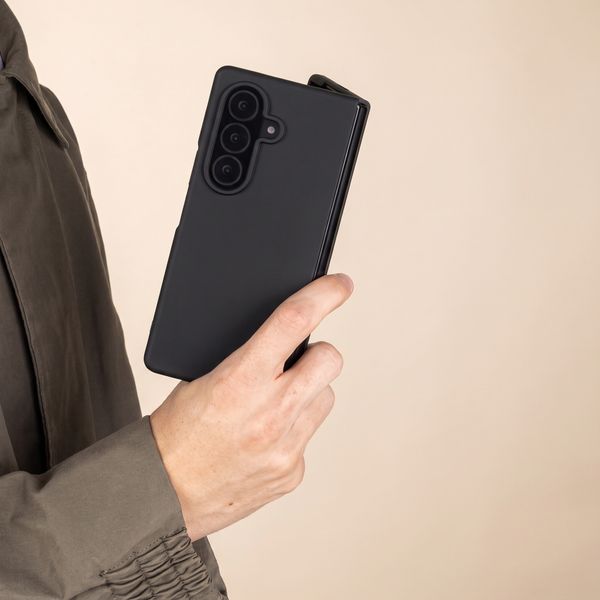 Accezz Cover in silicone liquido con MagSafe Samsung Galaxy Z Fold 8 Ultra - Nero