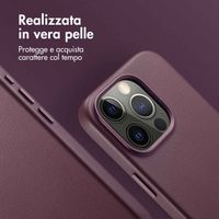 Accezz Cover in Pelle con MagSafe Apple iPhone 15 Pro - Heath Purple