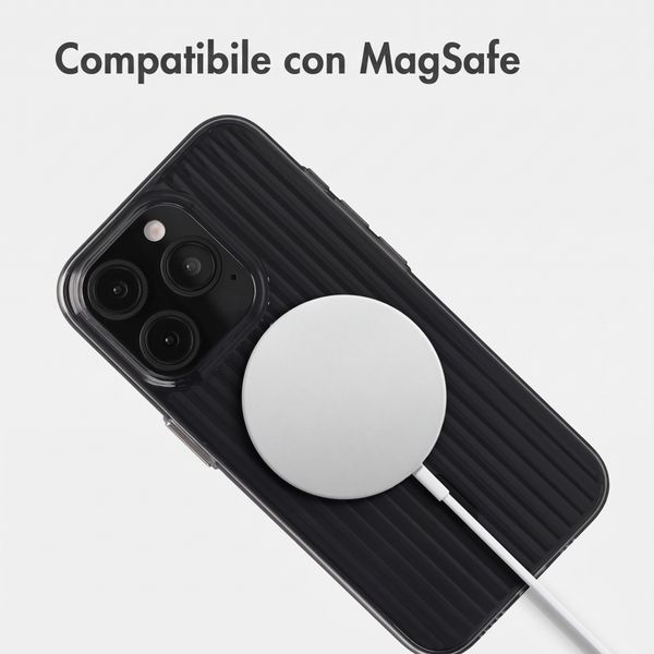 Accezz Cover Lite con MagSafe | Fluted | Apple iPhone 15 Pro - Nero
