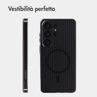 Accezz Cover Lite con MagSafe | Fluted | Samsung Galaxy S26 Ultra - Nero