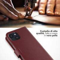 Selencia Cover a libro in vera pelle Apple iPhone 15 - Burgundy