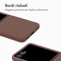 Accezz Cover Posteriore in Silicone Liquido Samsung Galaxy Z Flip 8 - New Tea Brown