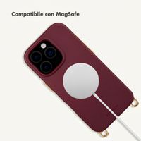 Selencia Cover posteriore Rivièra con MagSafe con ganci rimovibili Apple iPhone 15 Pro - Bold Burgundy