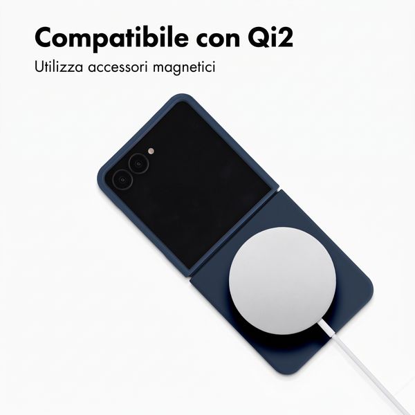 Accezz Cover in silicone liquido con MagSafe Samsung Galaxy Z Flip 8 - Blu scuro