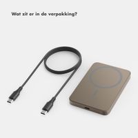 Selencia Vivid Powerbank 5.000 mAh - Draadloze Powerbank - Geschikt voor MagSafe en Qi - Desert Gold / Happy Dots Burgundy