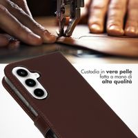 Selencia Cover a libro in vera pelle Samsung Galaxy A55 - Marrone scuro