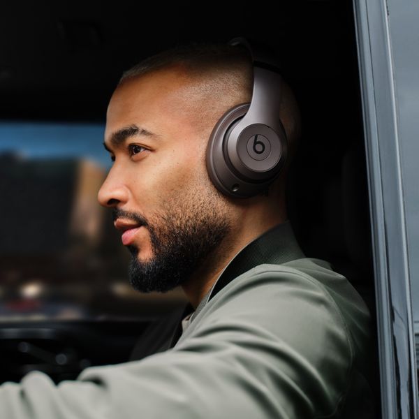 Beats Cuffie Studio Pro senza fili con cancellazione del rumore (ANC) - Deep Brown