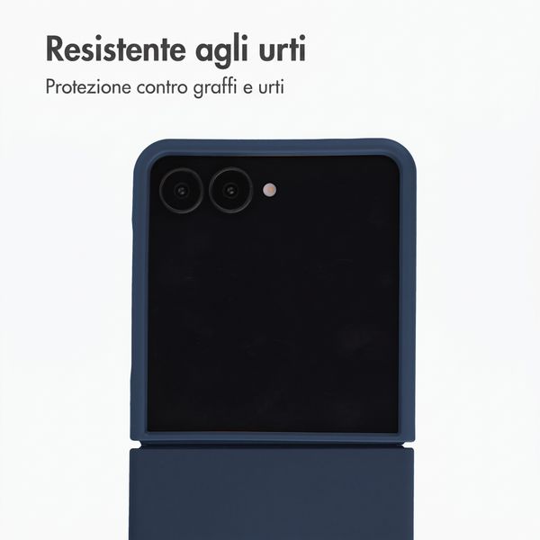 Accezz Cover in silicone liquido con MagSafe Samsung Galaxy Z Flip 8 - Blu scuro