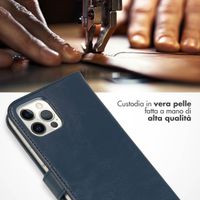 Selencia Cover a libro in vera pelle Apple iPhone 12 (Pro) - Blu