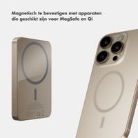 Selencia Vivid Powerbank 5.000 mAh - Draadloze Powerbank - Geschikt voor MagSafe en Qi - Desert Gold / Wavy Swirl Pink Plum