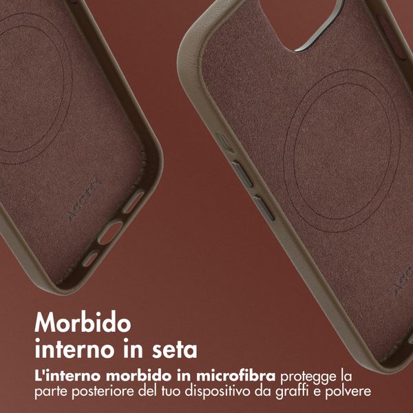 Accezz Cover in Pelle con MagSafe Apple iPhone 15 - Marrone caffè